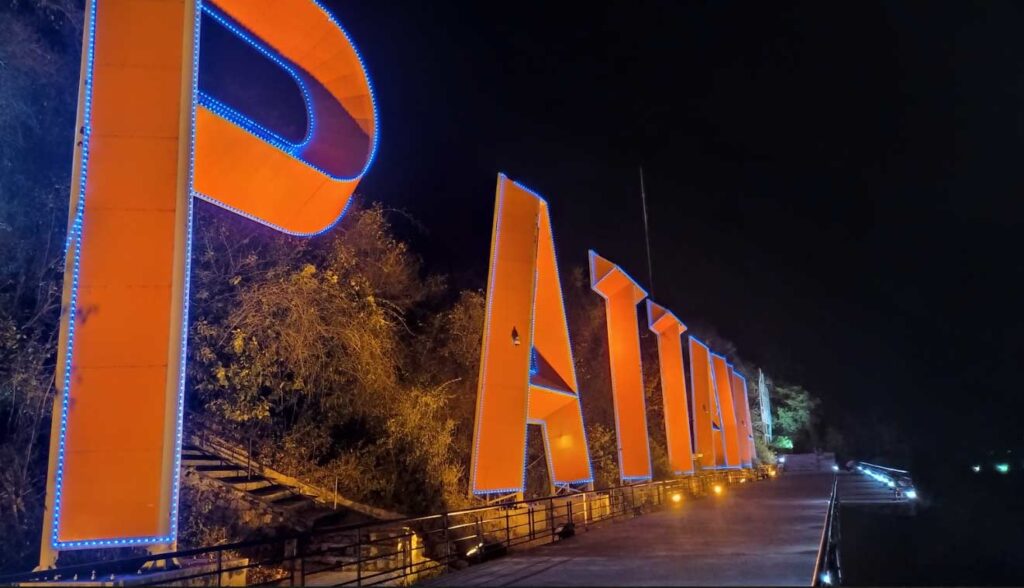 Famous Pattaya Sign Viewpoint